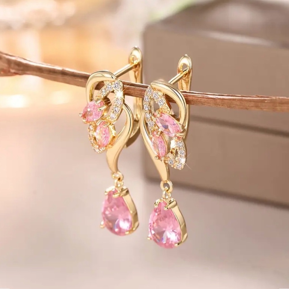 Elegant Gold and Pink Crystal Earrings. - Picture 7 of 8